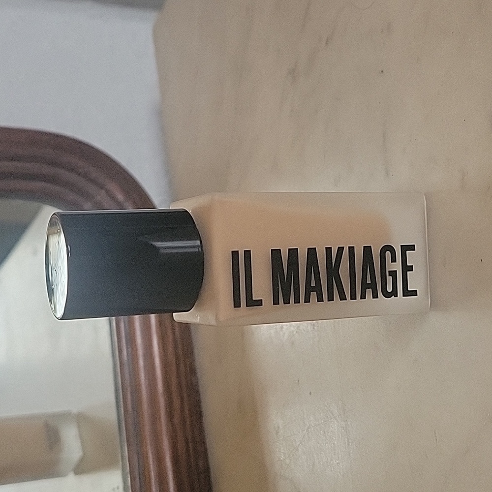 IL MAKIAGE WOKE UP LIKE THIS Flawless foundation